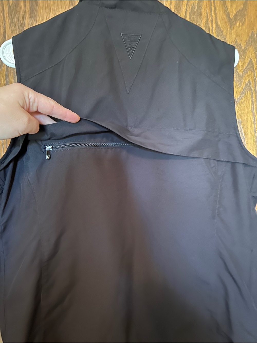 ScotteVest Women's Black RFID Travel Vest - Size L - Picture 7 of 8